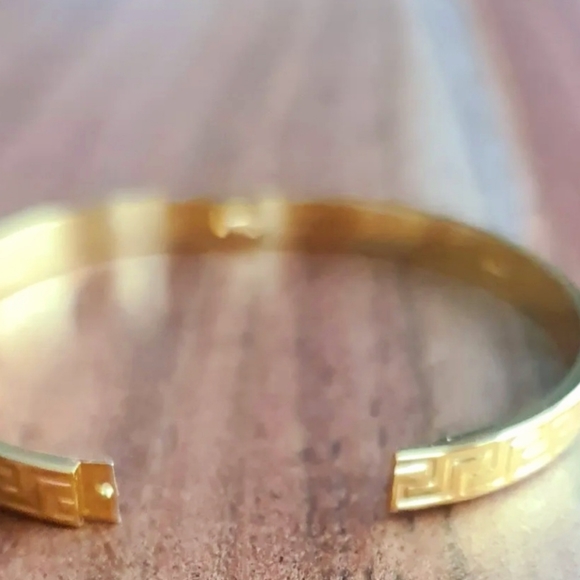 18K Gold  Plated Bracelet - Picture 9 of 12